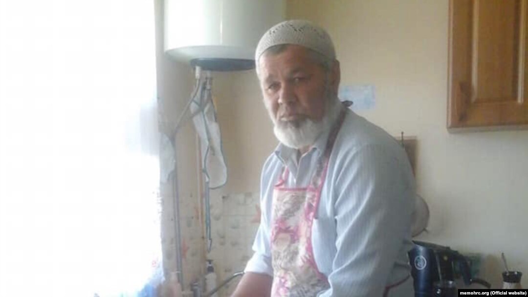 Кримський татарин скаржиться на загострення хронічних хвороб: ниркову недостатність та ішемічну хворобу серця, повідомила Людмила Денісова