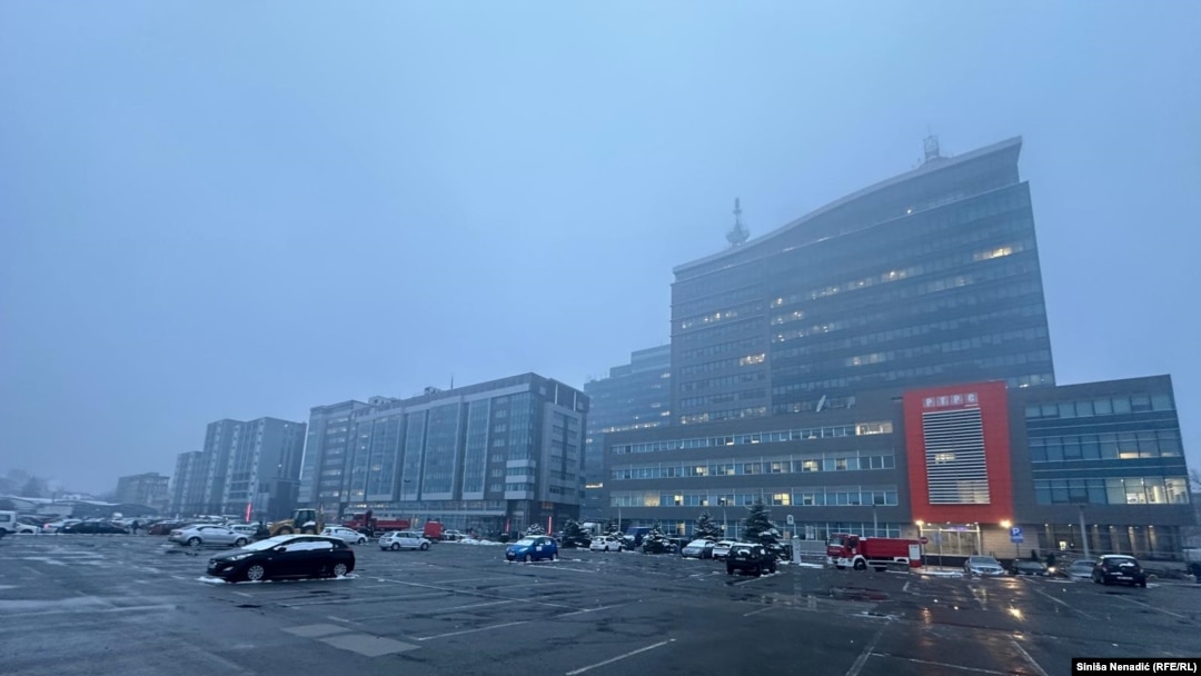 Parking ispred zgrade Vlade RS u Banjaluci, 9. decembar 2024. 