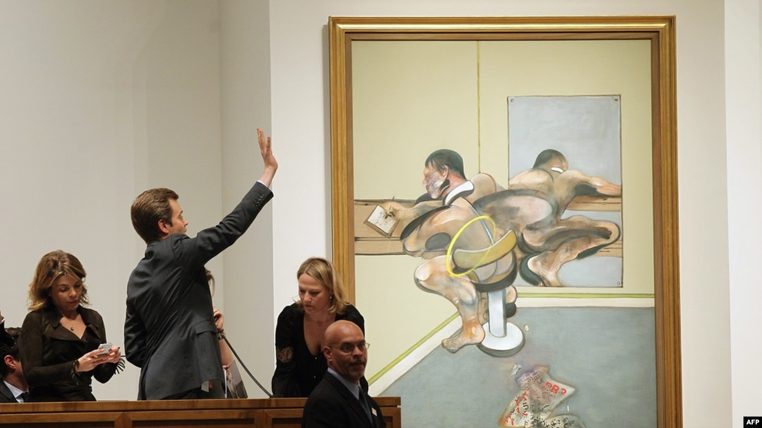 Во время торгов на аукционе Sotheby's. Нью-Йорк, 9 мая 2012 года.