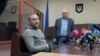 Роман Гринкевич (л) і його адвокат Андрій Гуджал, Печерський районний суд Києва, 22 січня 2024 року