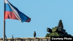 Зэнітны комплекс «Панцыр» на будынку Міністэрства абароны Расеі ў Маскве. Архіўнае фота