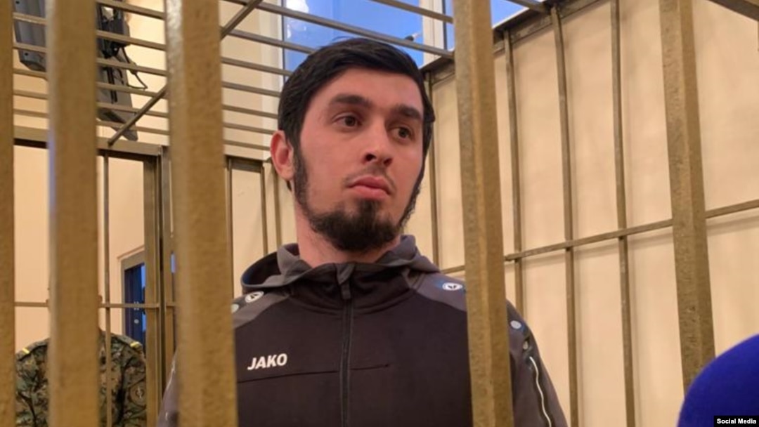 Мансур Мовлаев в зале суда в Кыргызстане, где его обвиняли в незаконном пересечении границы