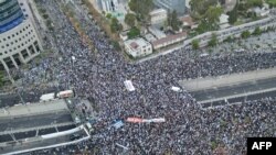 Противники судової реформи перекрили кілька доріг країни.