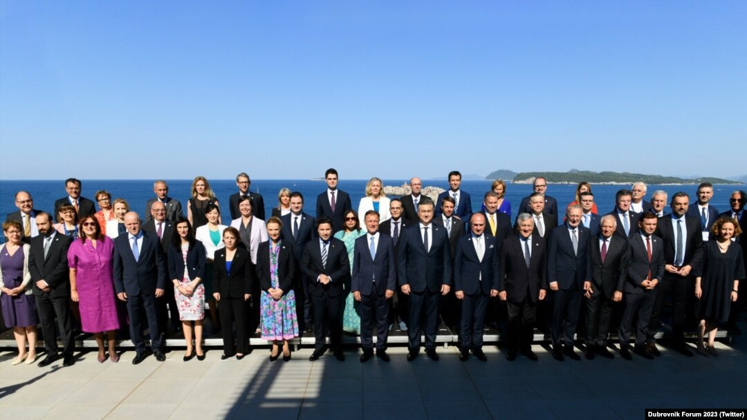 Zajednička fotografija učesnika Dubrovnik Foruma 2023, 8. juli.