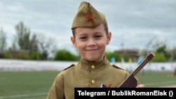 Ейскера "берийн парадан" декъашхо. Краснодар-мохк, 2023-чу шеран охан-беттан 26-гIа. КIоштан куьйгалхочун Бублик Романан телеграм-каналера схьаэцна сурт