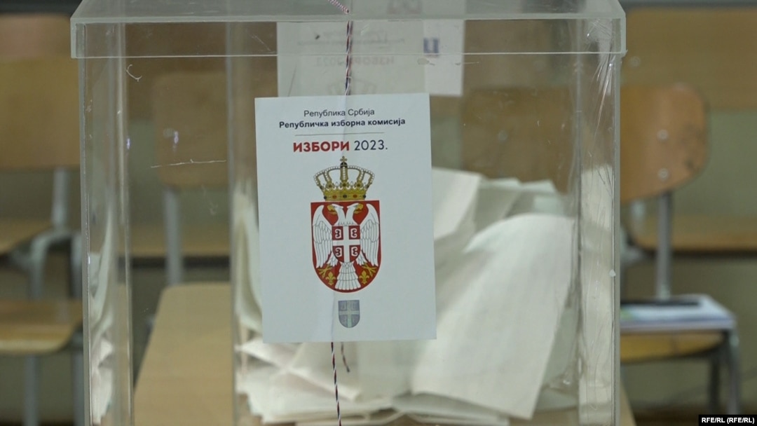 U Srbiji su 17. decembra održani vanredni parlamentarni, pokrajinski i izbori u 65 gradova i opština