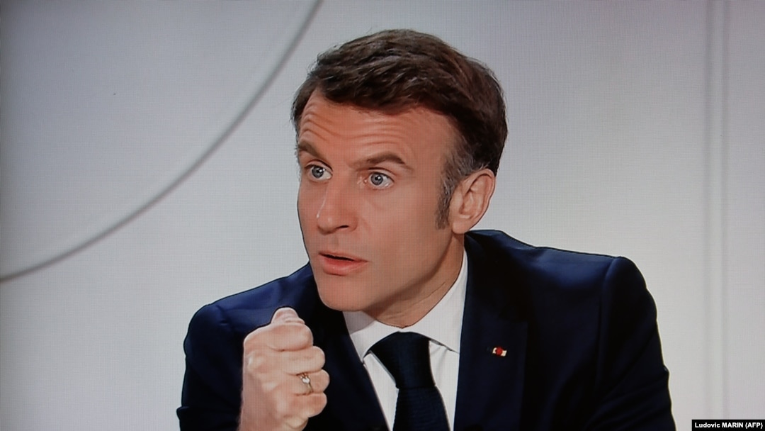 საფრანგეთის პრეზიდენტმა ემანუელ მაკრონმა France 2-თან ინტერვიუში თქვა, რომ უკრაინაში ჯარების ახლა გაგზავნა არ არის საჭირო, მაგრამ ეს არ უნდა გამოირიცხოს. 