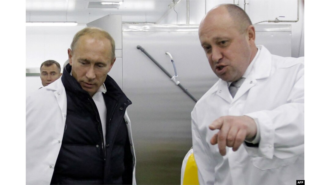 Vladimir Putin i Jevgenij Prigožin 2010. godine
