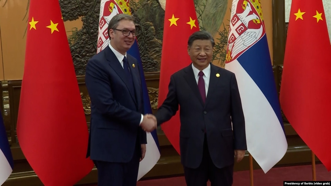 Predsednik Srbije Aleksandar Vučić sa kineskim predsednikom Si Đinpingom u Pekingu tokom potpisivanja Sporazuma o slobodnoj trgovini između Srbije i Kine 17. oktobra 2023. 