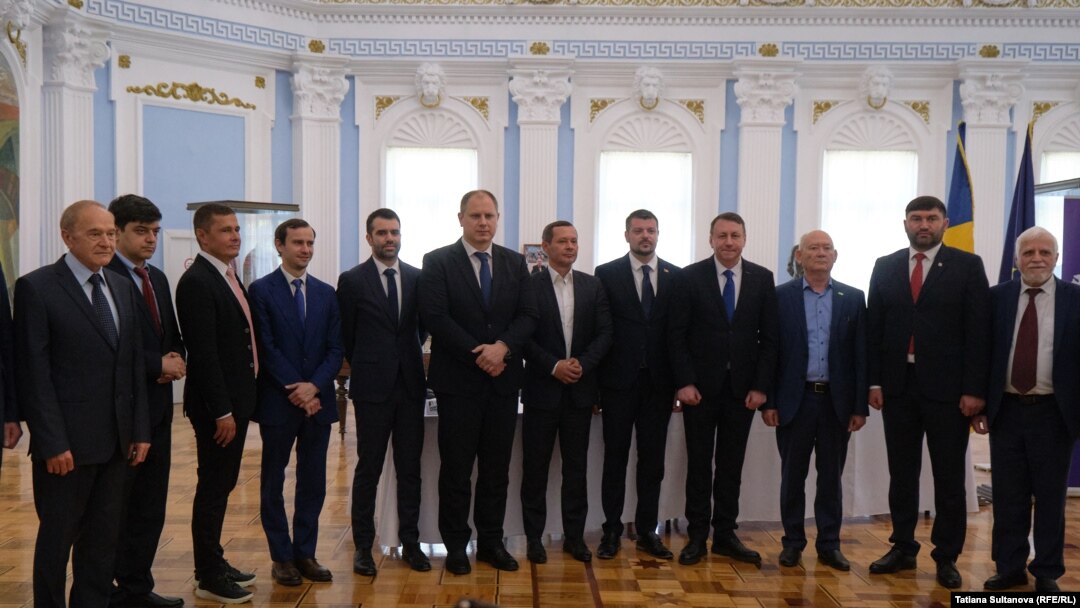 Moldovan political leaders at signing ceremony for the Pact For Europe in Chisinau on May 26