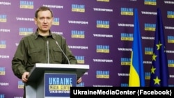 За його словами, є ідея, щоб до 23-24 років не обмежувати громадян України в пересуванні