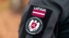 У відомстві заявили, що на тлі війни в Україні використання на автомобілях «потенційно провокаційних написів» є неприпустимим.