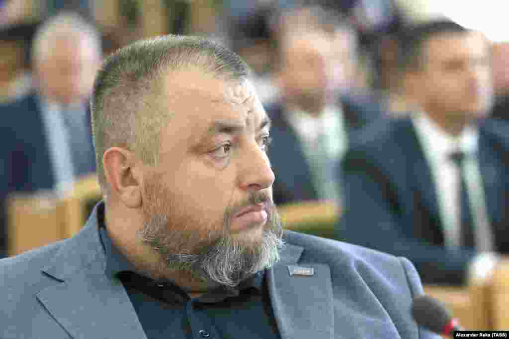 Михаил Филипоненко, 1975–2023 Уроженец Луганской области, Филипоненко работал шахтером и бизнесменом, прежде чем присоединиться к пророссийским сепаратистам в 2014 году. Он также стал депутатом "Народного совета ЛНР" и был убит в ноябре 2023 года в результате взрыва заложенной в его машине бомбы. Ответственность за убийство взяло на себя Главное управление разведки Украины. Как и в случае с Олегом Поповым, на днях власти самопровозглашенной республики заявили, что нашли исполнителей убийства.