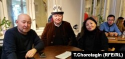 Солдон: Расул Назаров, Тынчтыкбек Чоротегин жана Венера Сагындык кызы. 