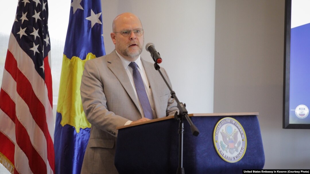 Ambasador Sjedinjenih Američkih Država (SAD) u Prištini Džefri Hovenijer (Jeffrey Hovenier) 
