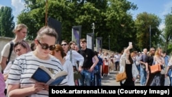Черги біля входу на Книжковий Арсенал у Києві, 1 червня 2024 року