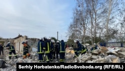 Наслідки влучання російської ракети по поминальному обіду в селі Гроза в Харківській області, жовтень 2023 року