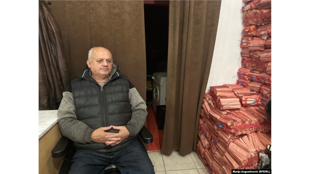 "Podjela za normalne nema", kaže Hidajet Čalkić, vlasnik radnje.