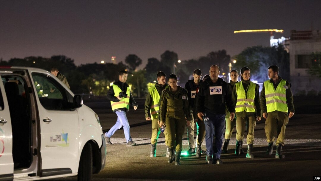 Israeli soldiers await the arrival of hostages by helicopter near Tel Aviv on November 30. Seniors, women, and children have been the priority so far in negotiations for the release of hostages.