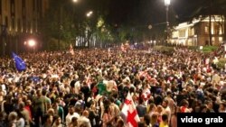 „აგენტების კანონის“ წინააღმდეგ მრავალრიცხოვანი საპროტესტო დემონსტრაციები გაიმართა