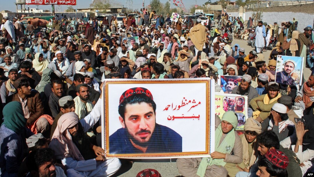 د منظور پشتین د نیولو ضد مظاهرچیانو د هغه انځور نیولی دی ـ د ډېسېمبر پینځمې انځور.