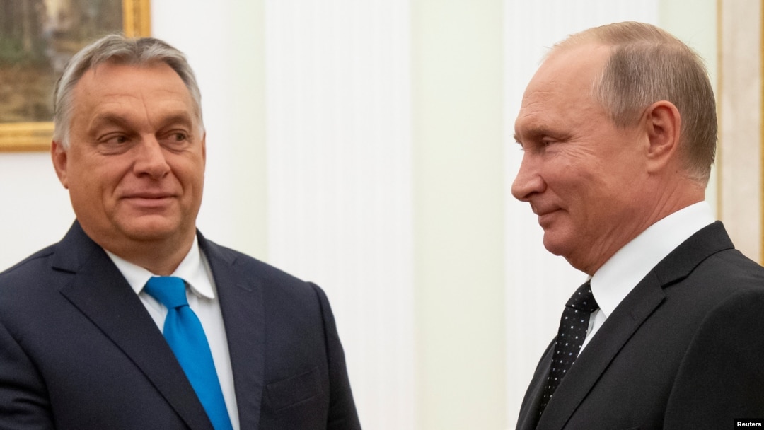  Ungaria a semnat și ratificat Statutul de la Roma care a creat Curtea Penală Internațională (CPI), care a emis vineri un mandat de arestare în care îl acuză pe Putin de crime de război pentru deportarea ilegală a sute de copii din Ucraina.