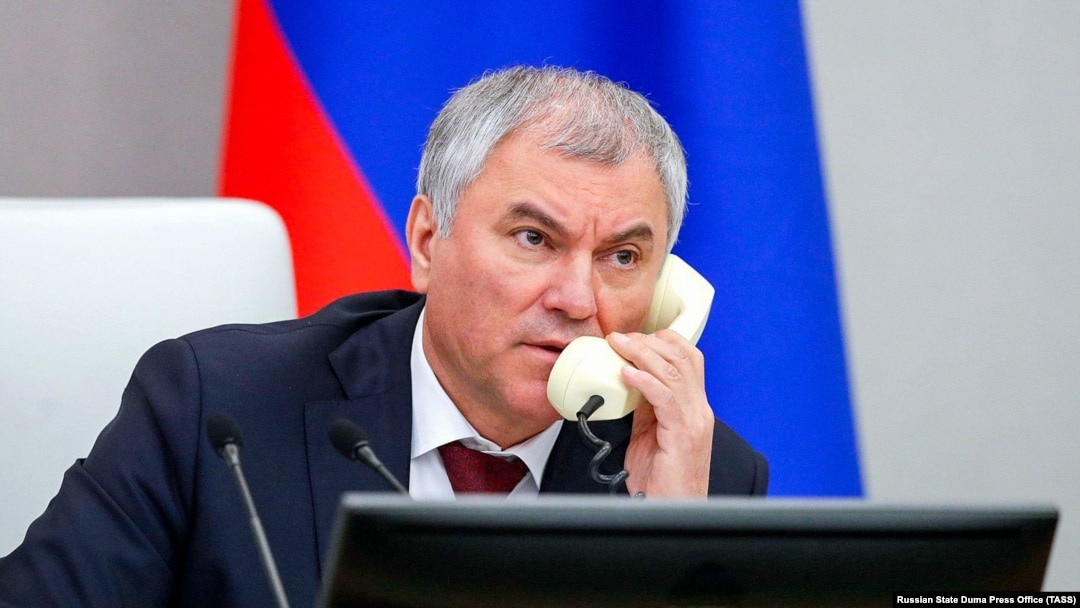 За словами Володіна, новий законопроєкт пропонує заборонити пропаганду бездітності в інтернеті, ЗМІ, рекламі й кіно