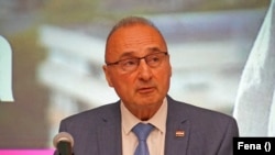 "U povratku u Hrvatsku, kao i tijekom cijelog dosadašnjeg postupka, nadležna tijela osigurat će hrvatskim državljanima svaku potrebnu pomoć", najavio je u izjavi novinarima hrvatski ministar vanjskih i europskih poslova Gordan Grlić Radman.