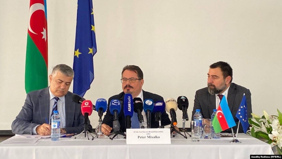 Peter Mixalko mətbuat konfransında