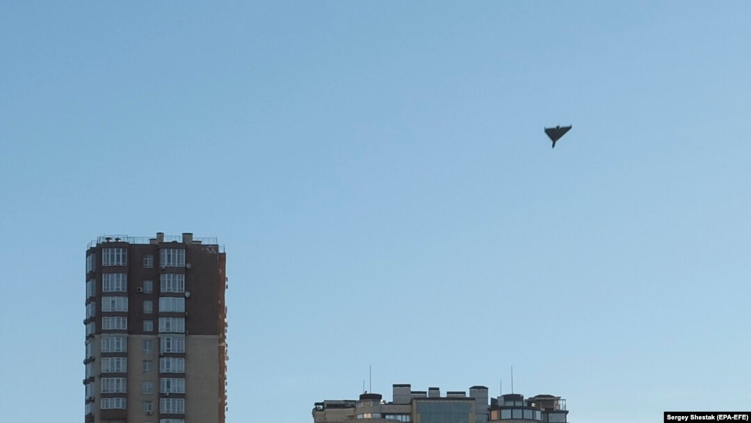 Dron kamikaza leti iznad Kijeva, 17. oktobar 2022.