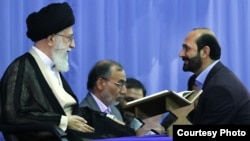 سعید طوسی (نفر سمت راست) در دیدار رهبر جمهوری اسلامی با قاریان قرآن