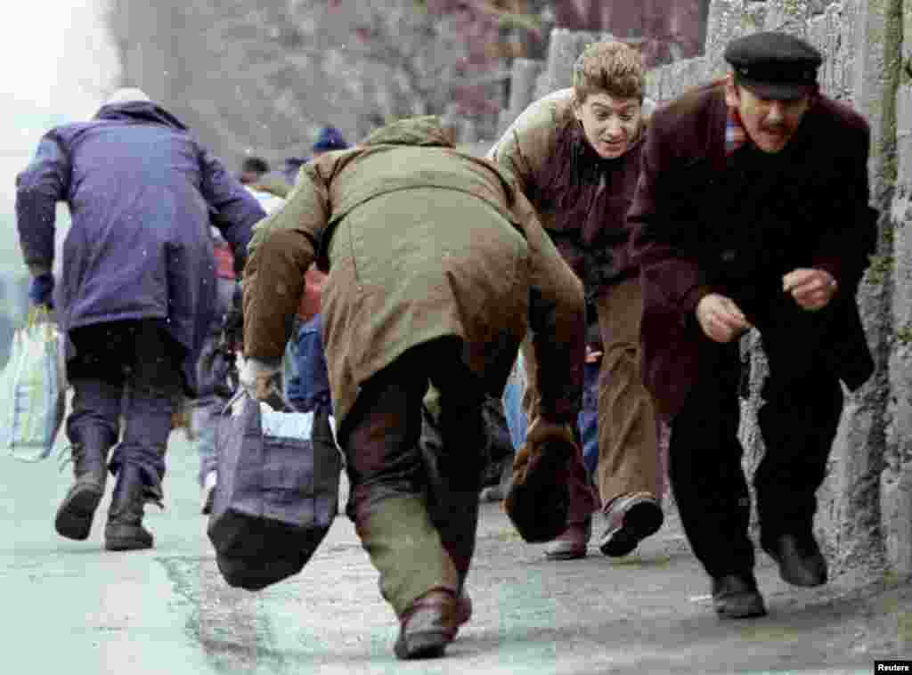 Tokom troipogodišnje opsade u prvoj polovici devedesetih godina (1992.-1995.) ubijeno je oko 11.500 Sarajlija.