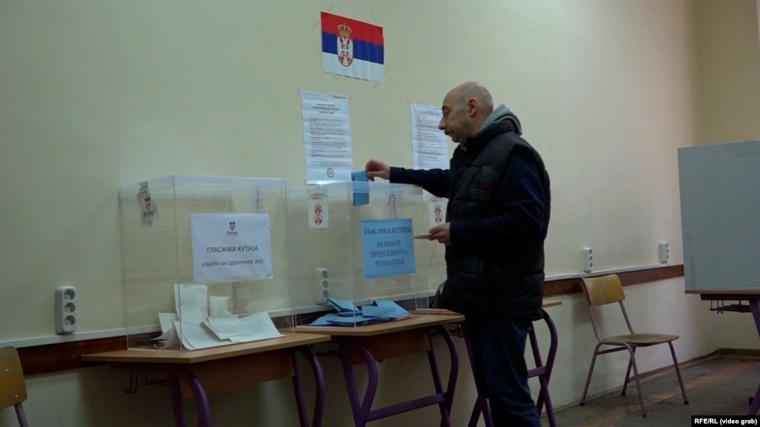 Glasačko mesto u Beogradu sa prethodnih izbora u aprilu 2022. kada su održani predsednički, vanredni parlamentarni i lokalni izbori u 14 opština, uključujući Beograd