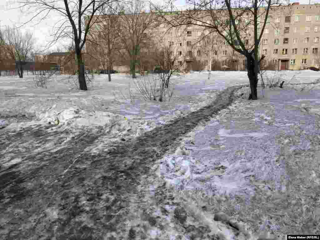 Теміртауда ақ қарды көру тым сирек. Жауған қар бір-екі сағат ішінде қара түске боялады. 