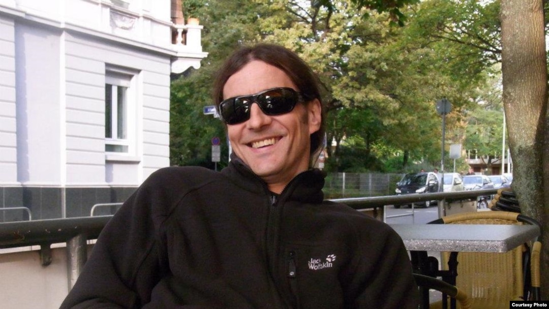 Semjuel Dedić je Bosnu i Hercegovinu napustio dva puta, jednom tokom rata i jedenom početkom 2000.-tih godina. Foto: Semjuel u Njemačkoj, Frankfurt na Majni