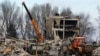 Анализ обломков на месте обстрела Вооруженными силами Украины здания, где дислоцировались российские военные. Макеевка, Донецкая область, 4 января 2022 г.