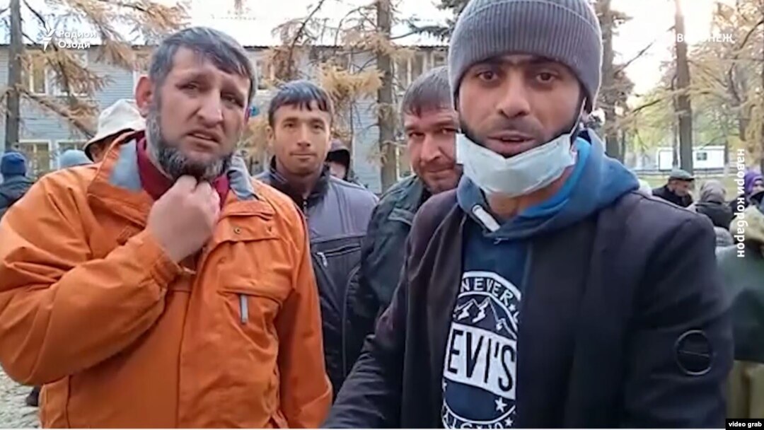 Tacik miqrantlar Voronejdə
