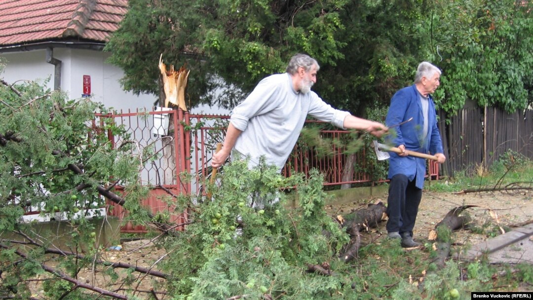 Okolina Kragujevca, grad i nevreme uništili su u Srbiji letinu na 50.000 hektara, 10. avgust 2010