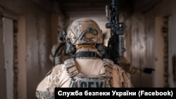 Передусім чоловік цікавився дислокацією оборонних позицій підрозділів ЗСУ, кажуть в СБУ