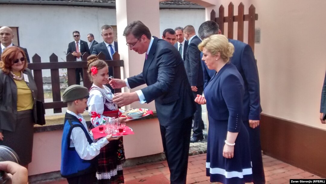 Aleksandar Vučić i Kolinda Grabar Kitarović posjetili Dalj, 20. lipnja 2016.