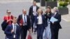 Britanska šefica diplomatije Elizabeth (Liz) Truss (u sredini) dolazi na susret grupe G7, Weissenhaeuser Strand, Njemačka, 13. maj 2022.
