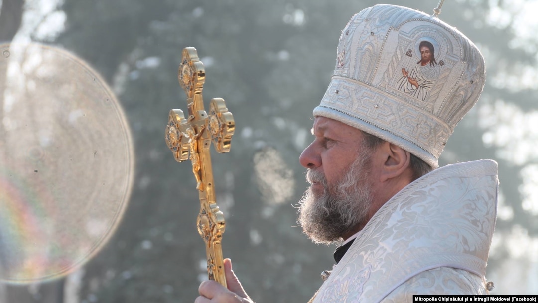Mitropolitul Vladimir i-a trimis în luna septembrie o scrisoare Patriarhului rus Kiril, în care se plânge că Mitropolia Moldovei pierde teren din cauza războiului dus de Rusia în Ucraina.