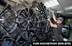 მოსკოვი, 2022 წლის ივნისი. ავტონაწილების ბაზარზე