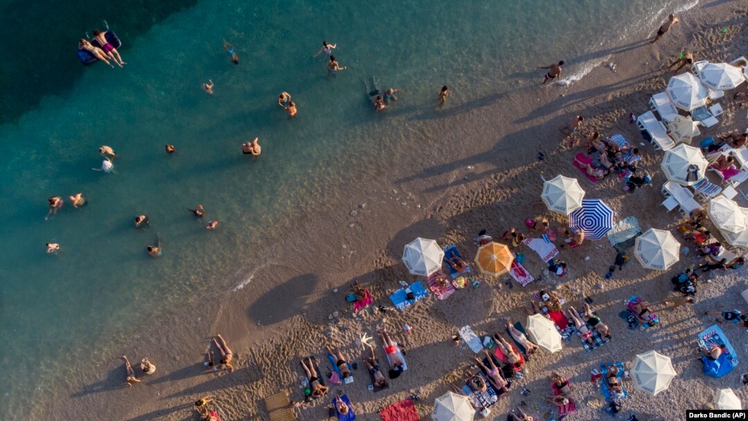 Sabor će o Zakonu o pomorskom dobru, ako se ne usvoji ovaj prijedlog oporbe, raspravljati 25. siječnja.(Foto: Plaža u Dubrovniku, kolovoza 2021.)