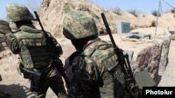 Հայաստանի ԶՈՒ զինծառայողները Ադրբեջանի հետ սահմանին, արխիվ