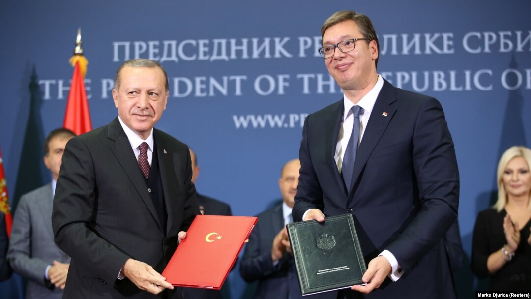 Turkish President Recep Tayyip Erdogan (left) and Serbian President Aleksandar Vucic pose during a signing ceremony in Belgrade on October 10.