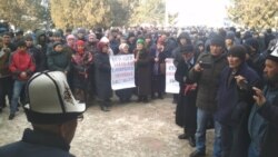 Баткен шаарында митингге чыккандар. 15-январь, 2020-жыл.