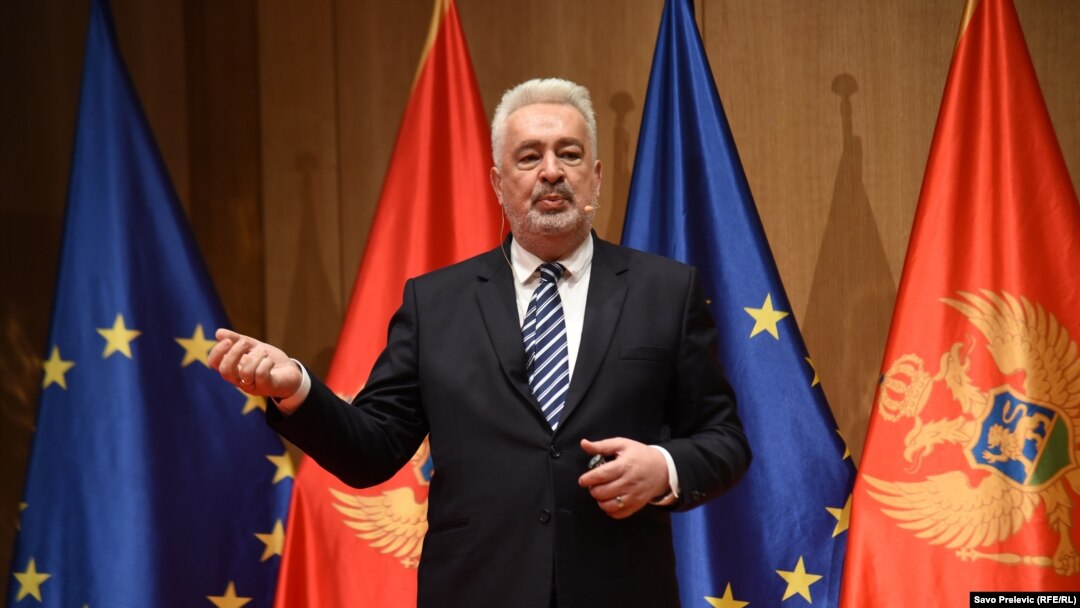 Za smjenu Vlade premijera Zdravka Krivokapića je potrebna natpolovična većina 41 od ukupno 81 poslanika, što bi se obezbijedilo podrškom 30 poslanika DPS-a.