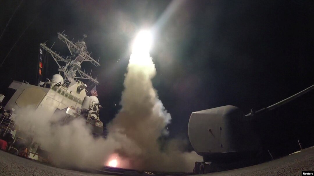 Запуск ракет із військового корабля США в Середземному морі, 7 квітня 2017 року