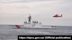 У Червоному морі американський військовий есмінець USS Carney і кілька комерційних кораблів зазнали нападу